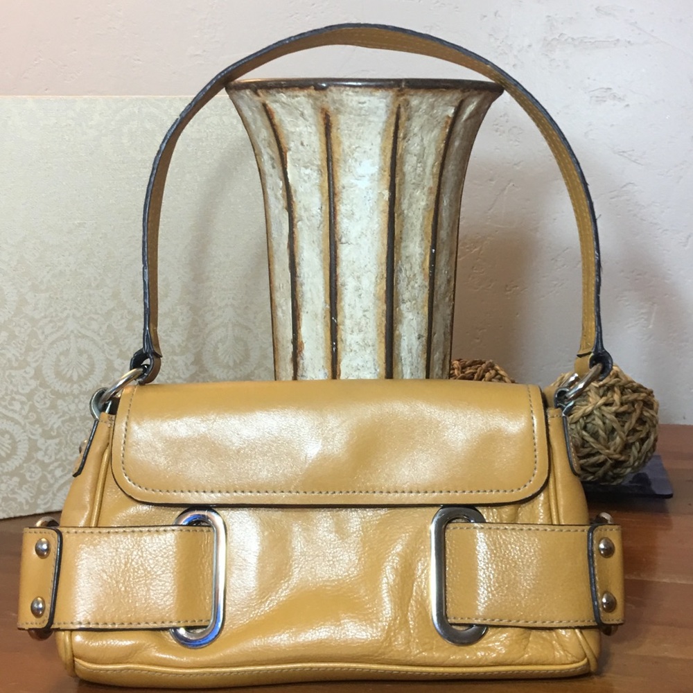 WILSONS LEATHER SHOULDER BAG